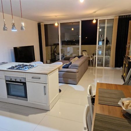 Town Pent House Διαμέρισμα Luqa Εξωτερικό φωτογραφία