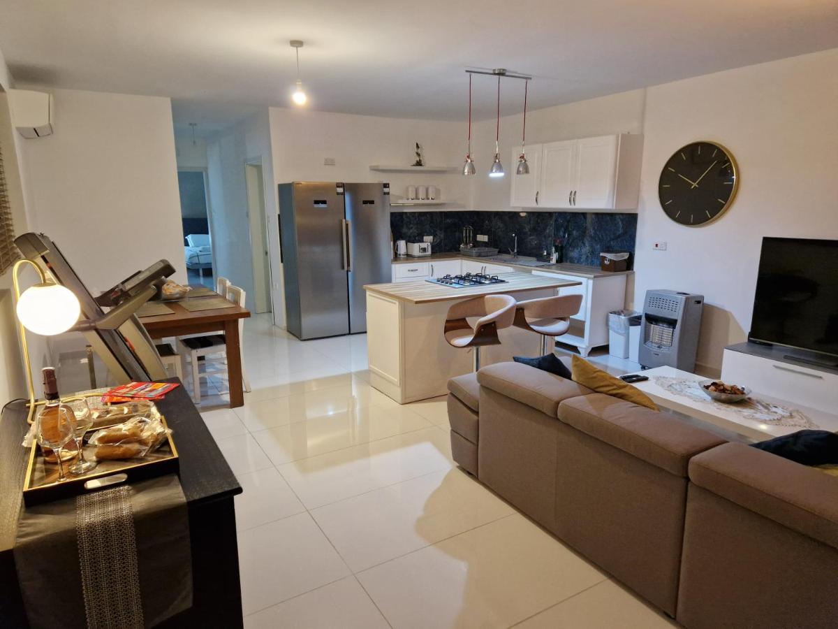 Town Pent House Διαμέρισμα Luqa Εξωτερικό φωτογραφία